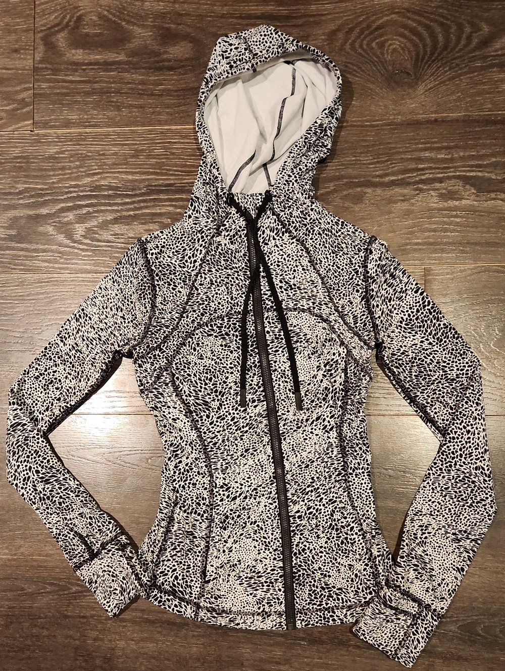 â¤ď¸ LULULEMON DEFINE HOODED JACKET NULU IN POLAR SHIFT INVERSE ALPINE WHITE BLACK - Picture 3 of 14